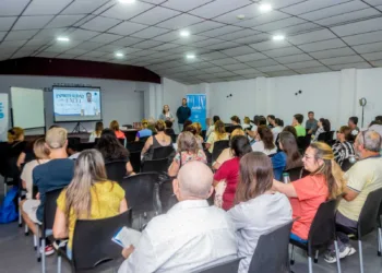 Destacada participación de emprendedores en la charla “Espiritualidad con Excel”