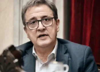El diputado Falcone cuestionó la exposición de Adorni: «pobre y sin anuncios”
