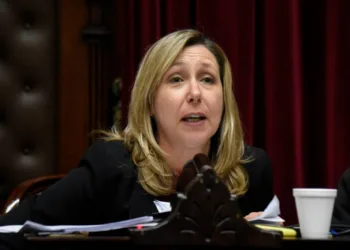 Bregman: “La próxima sesión en Diputados huele a podrido, y mucho»