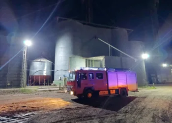 Incendio en secadora de silo en el acceso a Agustín Roca