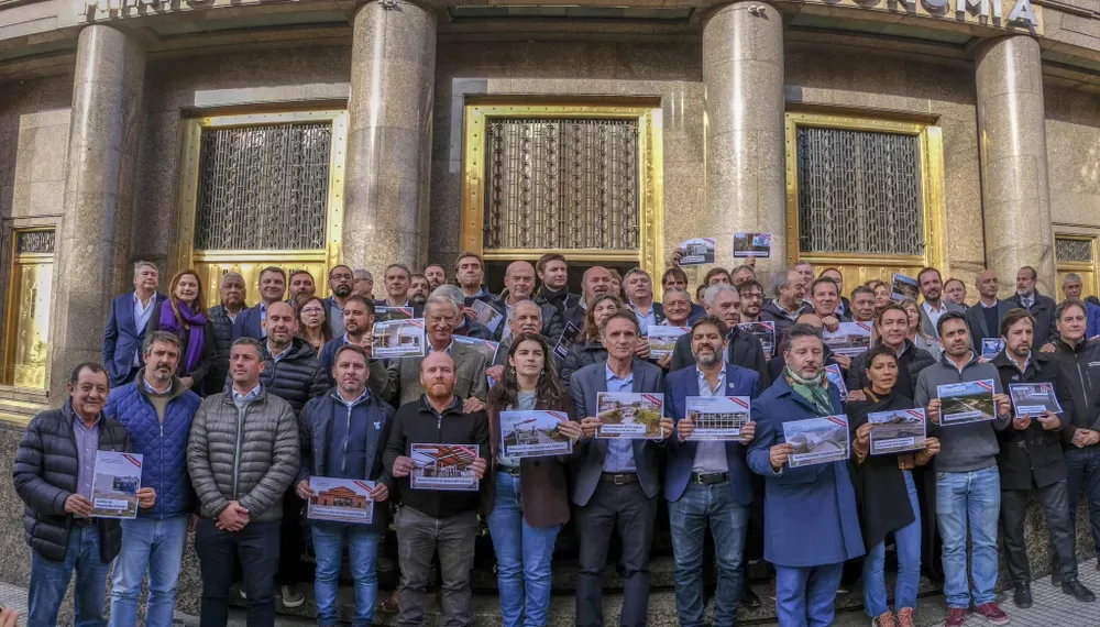 Gabriel Katopodis e intendentes van a Economía por la suba de naftas y las obras paralizadas