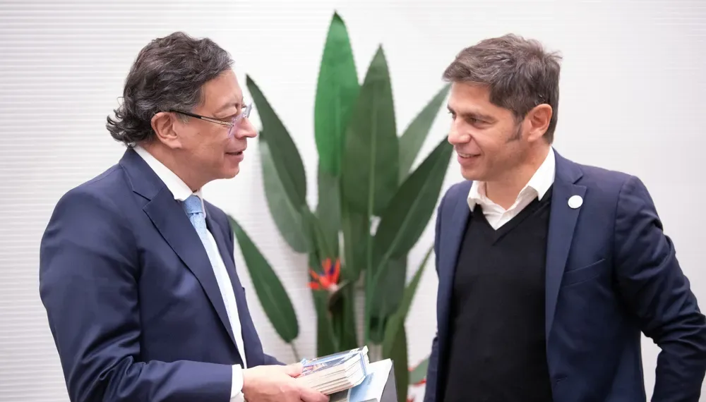 Kicillof en la cumbre progresista de Barcelona: críticas a Trump y un guiño del colombiano Petro