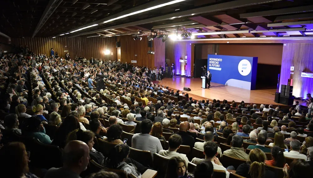 En la UBA, Kicillof mostró optimismo electoral y pidió evitar errores del gobierno de Alberto Fernández