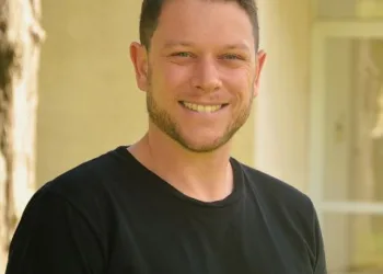 Alejandro Mateos ganó el Primer Premio Balseiro 2026 en la categoría “investigador joven”.