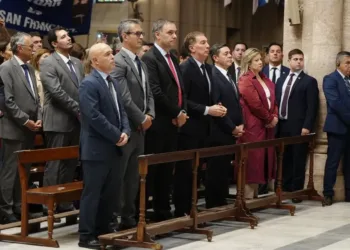 La dirigencia política fue a Luján para homenajear al Papa y la Iglesia pidió frenar «gestos violentos»