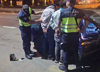 Dos hombres detenidos en un ingreso a la ciudad por transportar cocaína