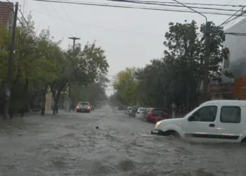 Inundaciones en Santa Rosa: cayeron 90 milímetros y pidieron a los vecinos resguardarse en sus hogares