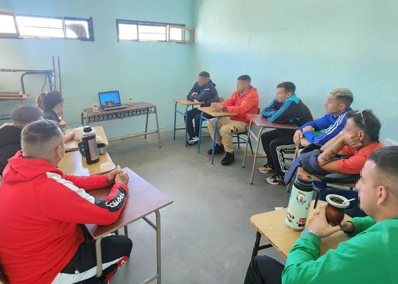 «Herramientas para volver a  empezar»: charla en la Alcaidía 49