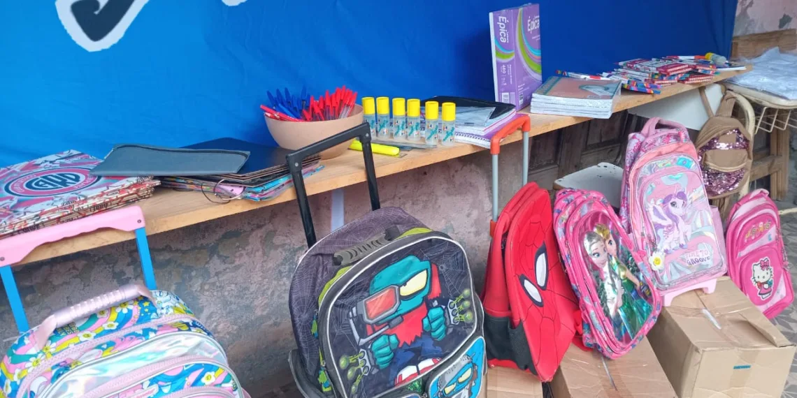 Colecta de útiles escolares para cubrir gastos