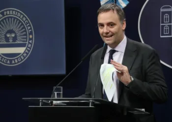 La Justicia archivó una de las causas contra Adorni y el Gobierno lo celebró en redes