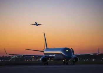 Un paro en el SMN complicará los vuelos en la previa del fin de semana largo