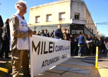 NoDocentes universitarios profundizan a el plan de lucha