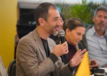 Petrecca y Arata ya juegan el 2027 desde el centro de la disputa