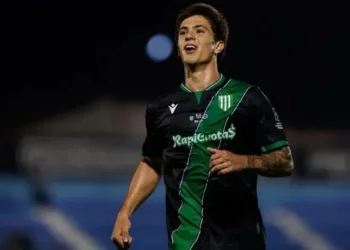 Banfield vs. San Martín (T) juegan esta noche por Copa Argentina