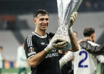 Tras ser campeón en la Europa League, el ‘Dibu’ Martínez encendió las alarmas en la Selección Argentina