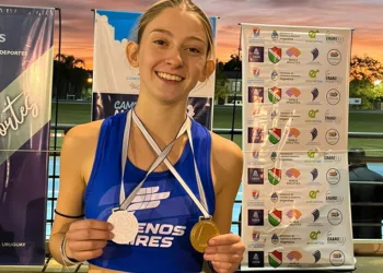 Agostina Zunino, campeona nacional  en posta y subcampeona en vallas U20