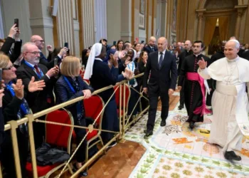 El Papa exigió a los empleados de la Iglesia que dejen de ser espectadores