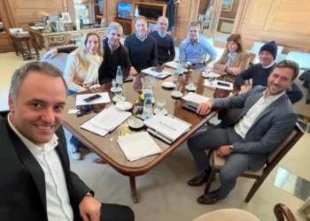 Mesa política: nueva foto entre Caputo y Menem para intentar consolidar una tregua interna