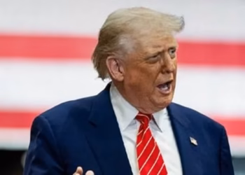 Trump lanzó una dura advertencia a Irán y exigió un acuerdo con Estados Unidos