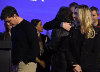 Integrantes del Gobierno piden la intervención de Milei ante la escalada entre Santiago Caputo y los Menem