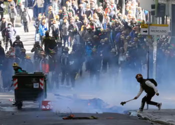 Bolivia: choques entre policías y manifestantes en La Paz
