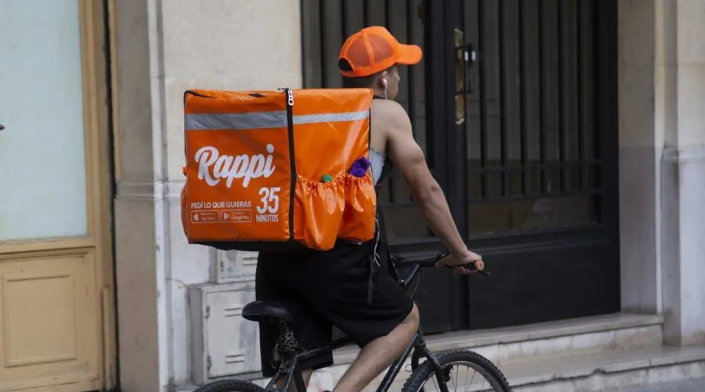 Crece el delivery, pero el poder de compra, medido en pedidos, cayó 12% en un año