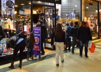 Advierten que la economía mejora pero no se genera más empleo ni sube el consumo