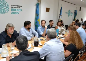 Provincia vuelve a negociar salarios con los estatales: el modelo de oferta que evalúan por la estrechez financiera