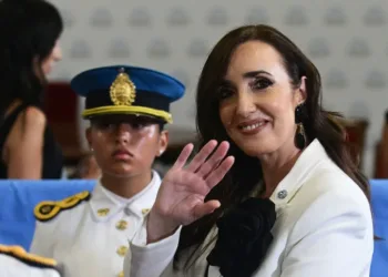Villarruel publicó un mensaje irónico y deseó “una cascada de éxitos” en plena polémica por Adorni