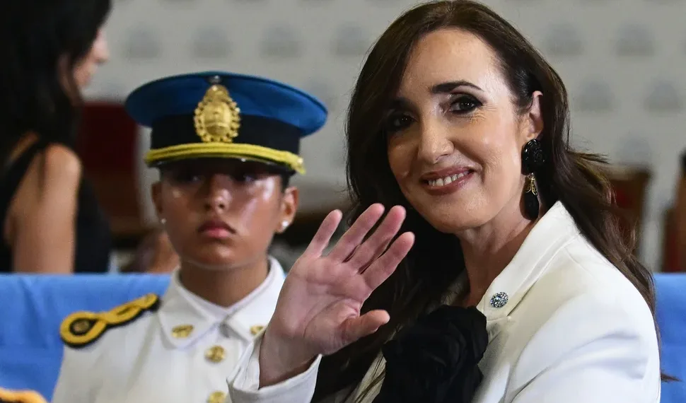 Villarruel publicó un mensaje irónico y deseó “una cascada de éxitos” en plena polémica por Adorni