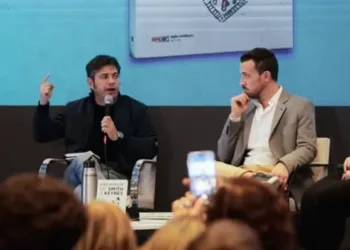 Kicillof: «Si Keynes viera lo que pasa en la Argentina, se vuelve a morir»