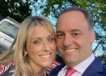 La esposa de Adorni rompió el silencio en redes sociales con un mensaje sobre “soltar” y “evolucionar”