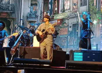 Arjona hizo vibrar el Movistar Arena