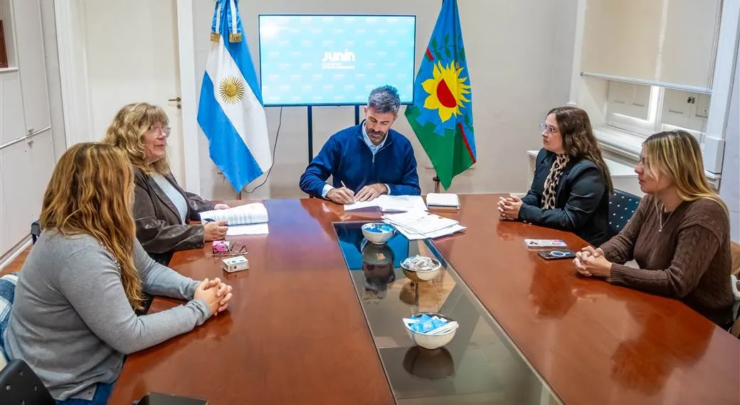 Firma de nuevos comodatos destinados a instituciones educativas