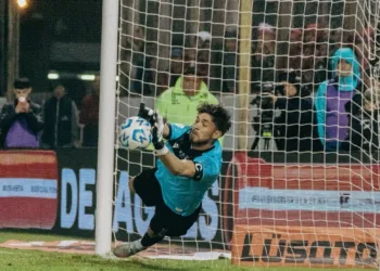 Banfield eliminó a San Martín de Tucumán por penales y está en octavos de final de la Copa Argentina