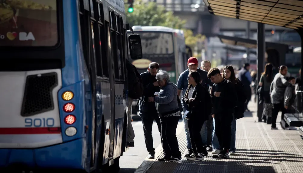 En PBA el boleto de colectivo subió 1.545% desde diciembre de 2023