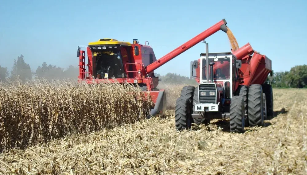 Maquinaria agrícola: cayó la venta de tractores y cosechadoras, subió un poco la de sembradoras