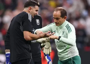 Se confirmó la lesión en el dedo de Dibu Martínez: el tiempo de recuperación y el plan de la Selección