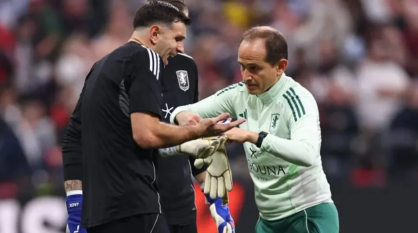 Se confirmó la lesión en el dedo de Dibu Martínez: el tiempo de recuperación y el plan de la Selección