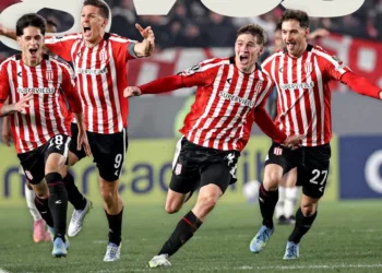 Estudiantes venció a DIM en el descuento y logró un dramático boleto a octavos de la Copa Libertadores