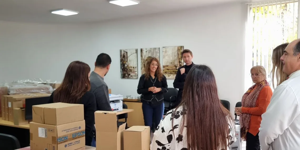 El Ministerio de Salud bonaerense entregó equipamiento informático a los municipios de Junín y Alem