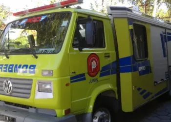 Bomberos extinguieron un incendio en una vivienda de la ciudad