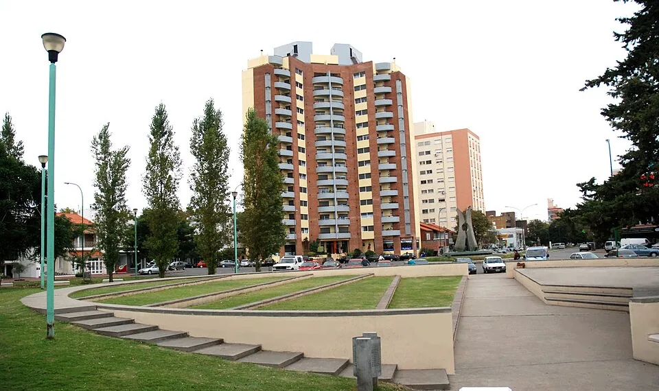 Restringen el estacionamiento en el área céntrica el lunes 25 de mayo