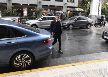 Kicillof recibe en La Plata a intendentes con agenda sanitaria y «anti Milei»