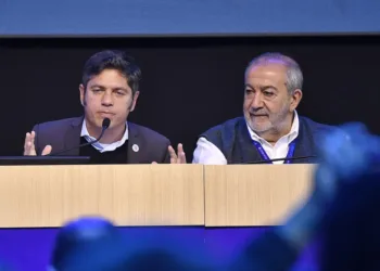 Axel Kicillof en modo campaña: «Vamos a hablar con todo el mundo» y «a Milei le queda poco»