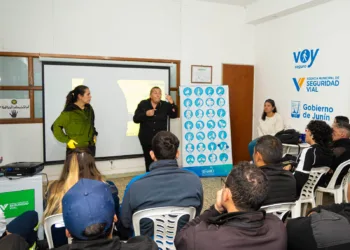 Capacitan a trabajadores municipales en Lengua de Señas