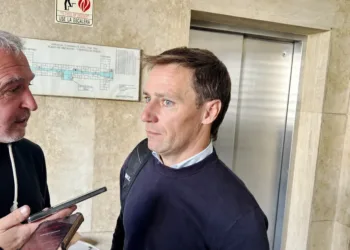 Caso Adorni: el contratista mostró pagos que confirman los US$ 245 mil que declaró