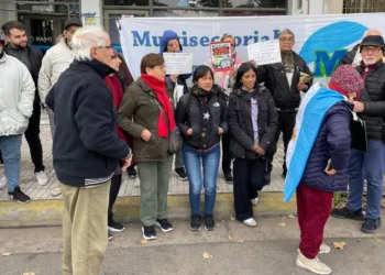 Jubilados protestaron frente a PAMI y hablaron de “genocidio encubierto”