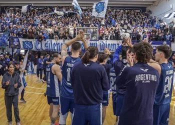 Argentino ganó en Junín y quedó a un paso de seguir en la Liga Nacional