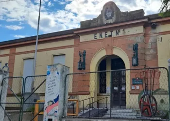 Denuncian que una preceptora de Bragado se robó US$ 50.000 para un viaje de egresados